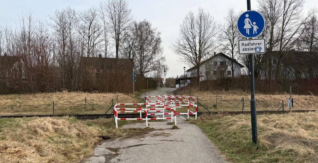 unbeschrankter Bahnübergang in NSV